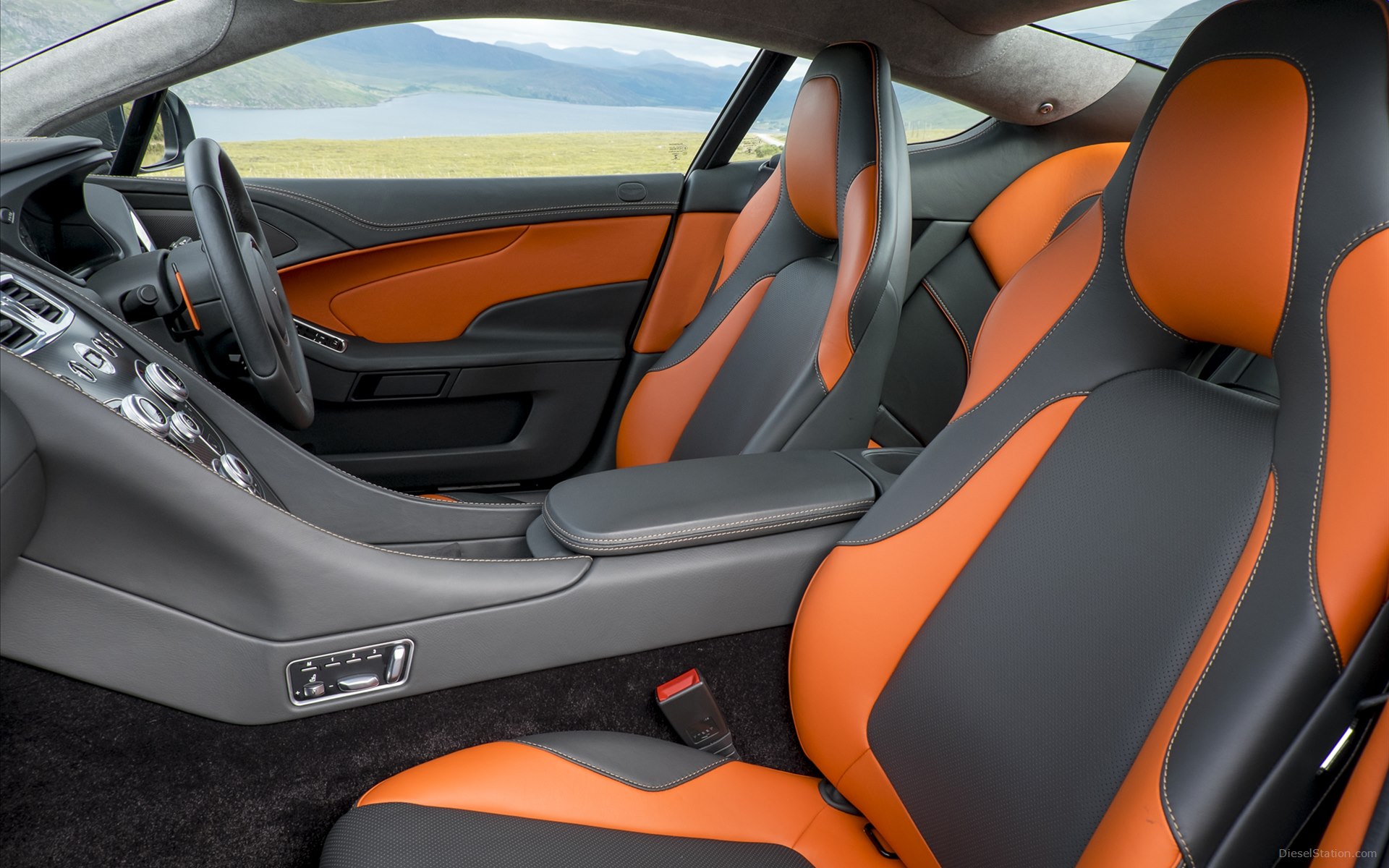 Aston Martin Vanquish 2015